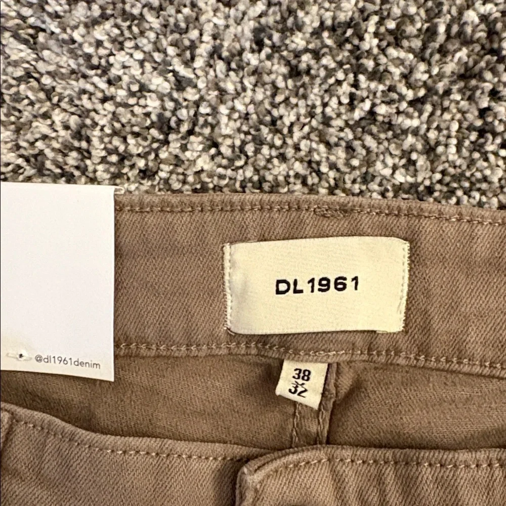 DL 1961 Avery Relaxed Straight in Desert Sand NWT 38/32